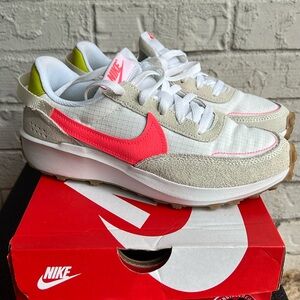 WMNS NIKE WAFFLE DEBUT size 8 (25cm)